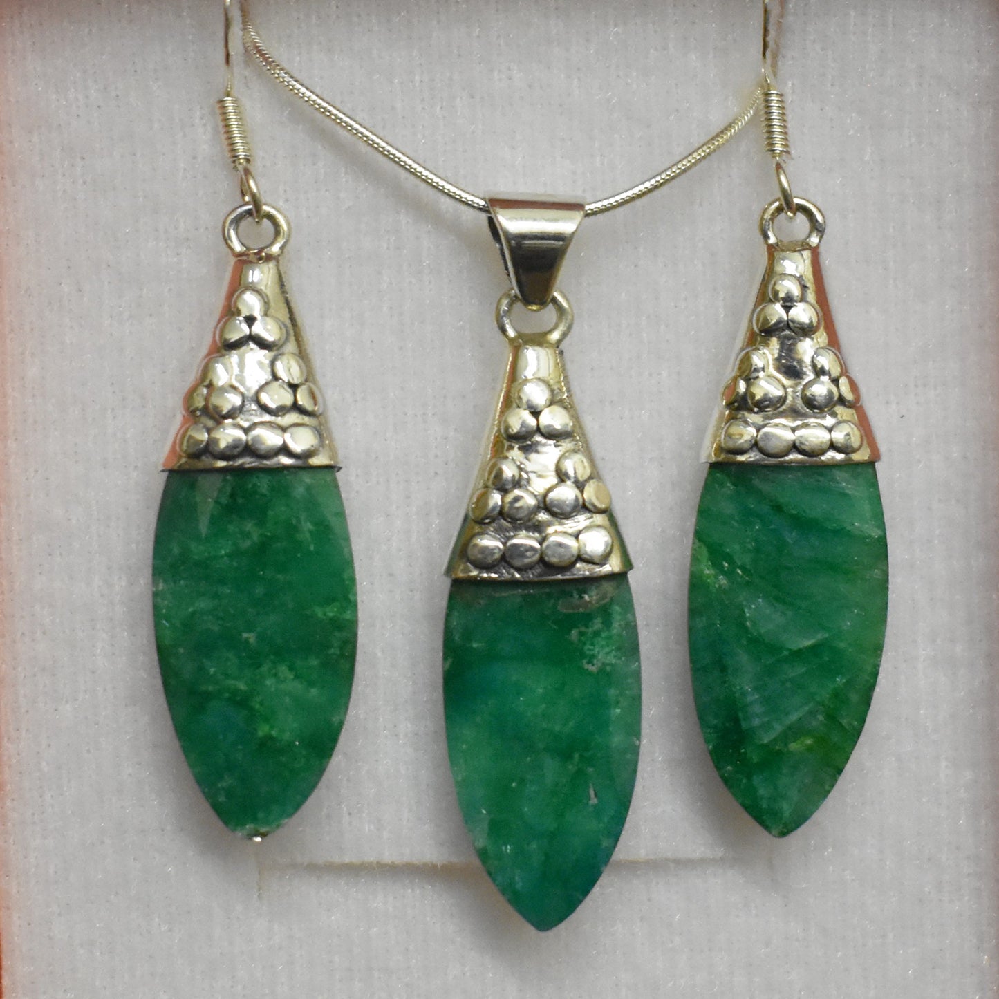 Ganesha Handicrafts, Detailed Emerald Set, Emerald Set, Womens Trending Emerald, New Trending Emerald.