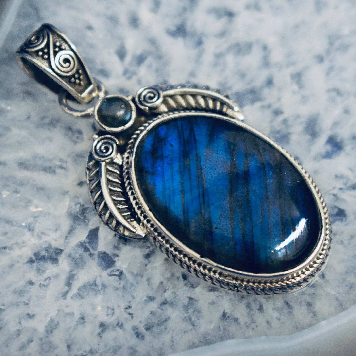 Ganesha Handicrafts, Detailed Labradorite Pendant, Womens Labradorite Pendant, New Model Pendant, Womens Trending Pendant, Womens Modern Pendant, Fashion for Women's Stylish Pendant.