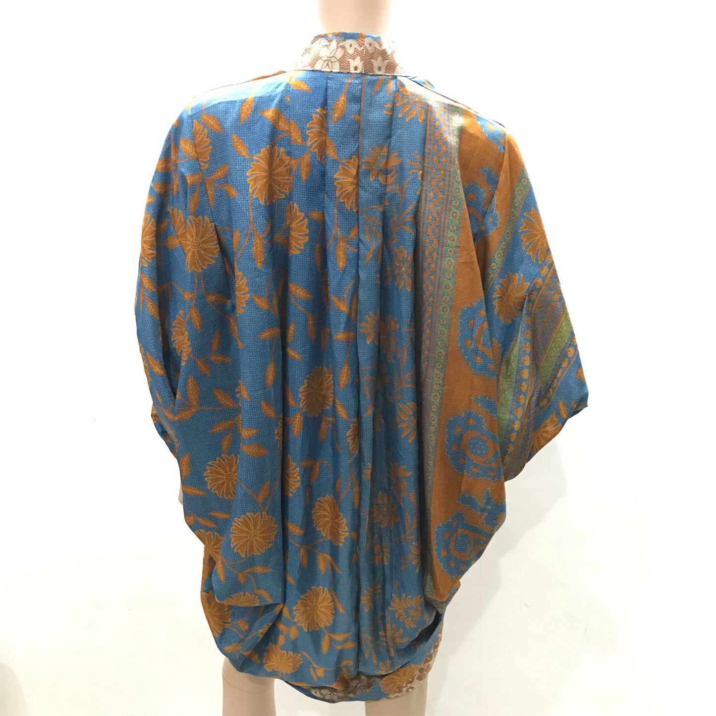 Ganesha Handicrafts Floral loose fit kimono , Double colour kimono , Modern kimono , Trending kimono , Floral kimono , Loose fit kimono