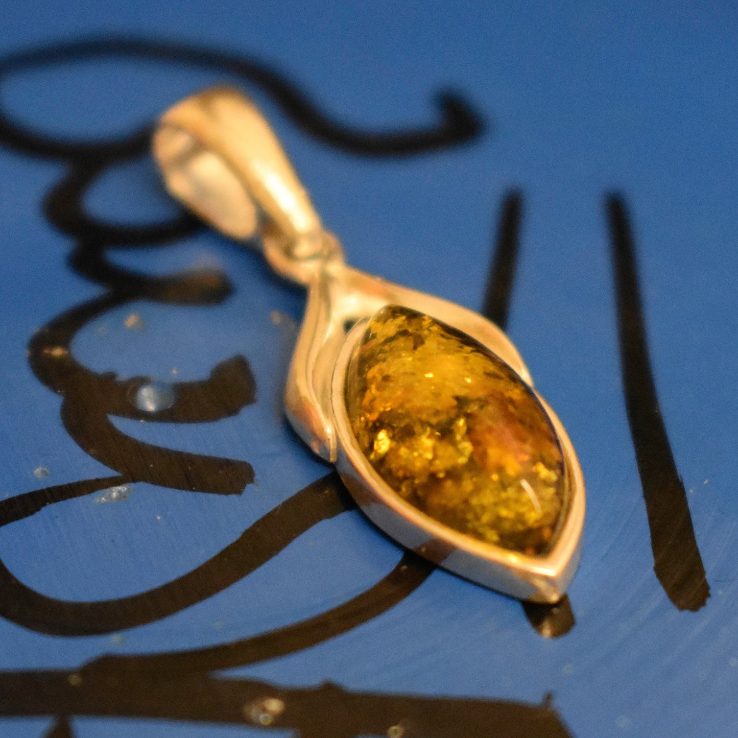 Ganesha Handicrafts, Green Amber, Green Model Womens Amber, Womens Trending Amber, New Model Womens Amber, Womens New Modern Amber, Stylish womens Amber.