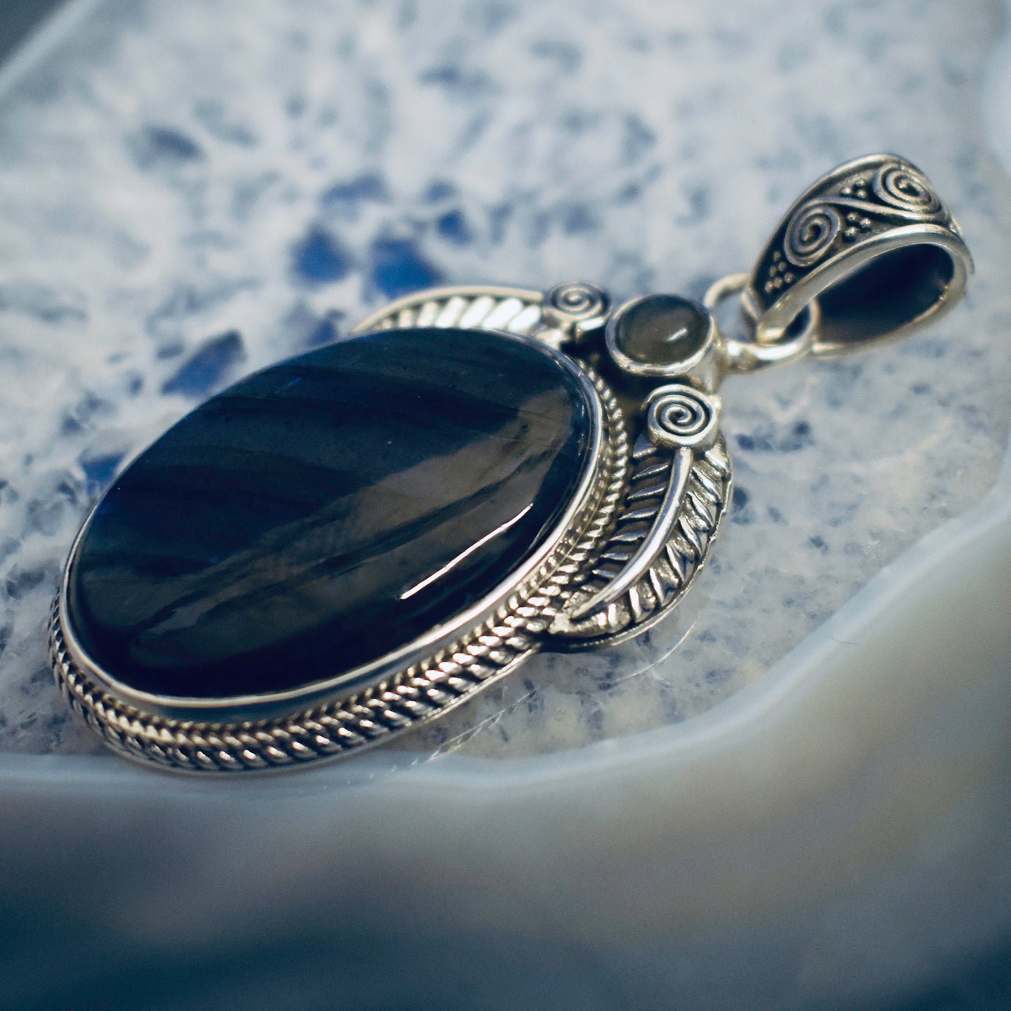 Ganesha Handicrafts, Detailed Labradorite Pendant, Womens Labradorite Pendant, New Model Pendant, Womens Trending Pendant, Womens Modern Pendant, Fashion for Women's Stylish Pendant. 